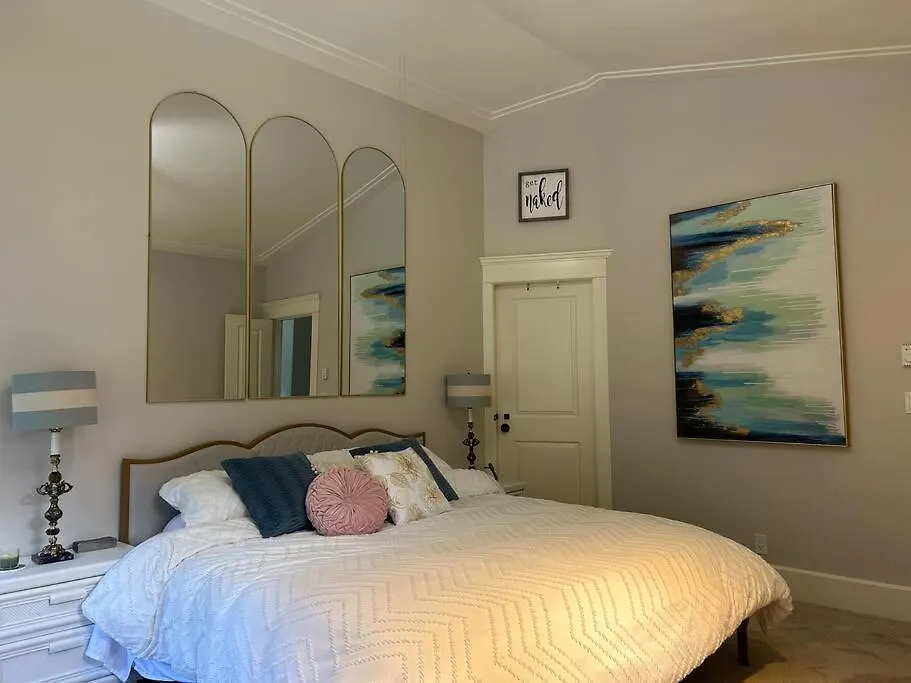 Σπίτι διακοπών Bright Spacious Entire Home With Kids Backyard Set Βικτώρια Καναδάς
