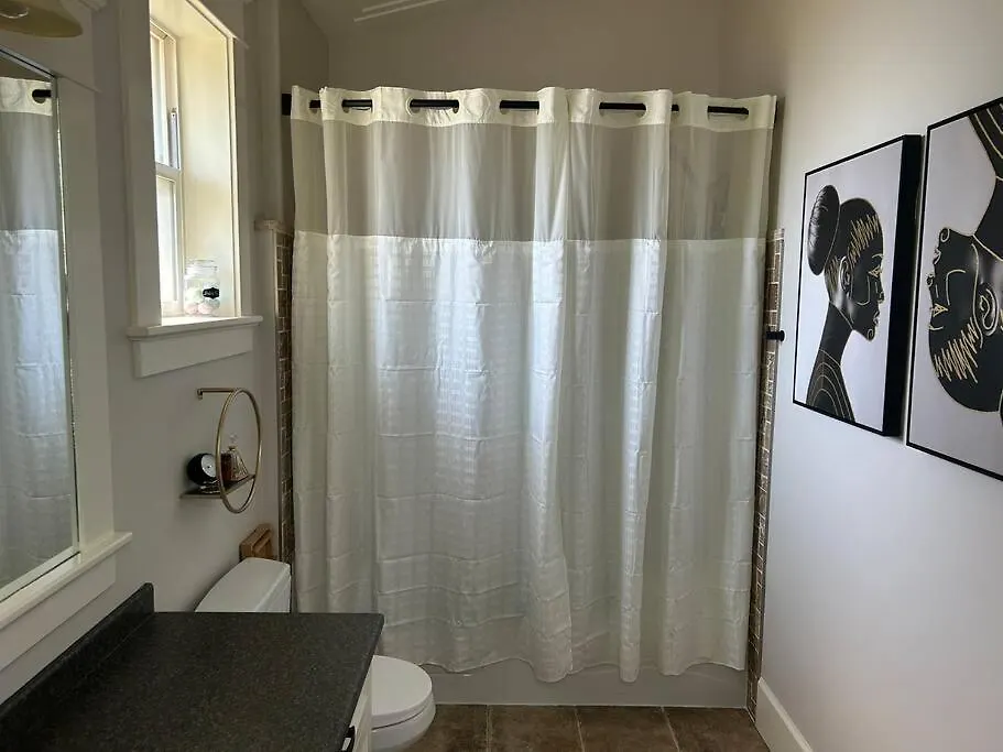 Bright Spacious Entire Home With Kids Backyard Set Victoria Canada