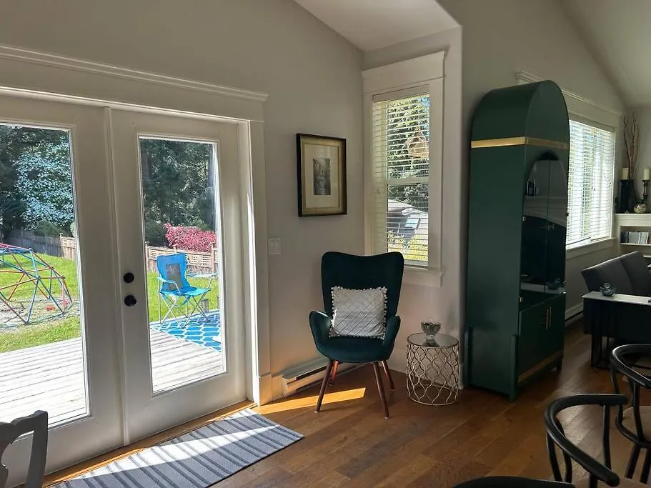 Bright Spacious Entire Home With Kids Backyard Set Victoria Feriehus
