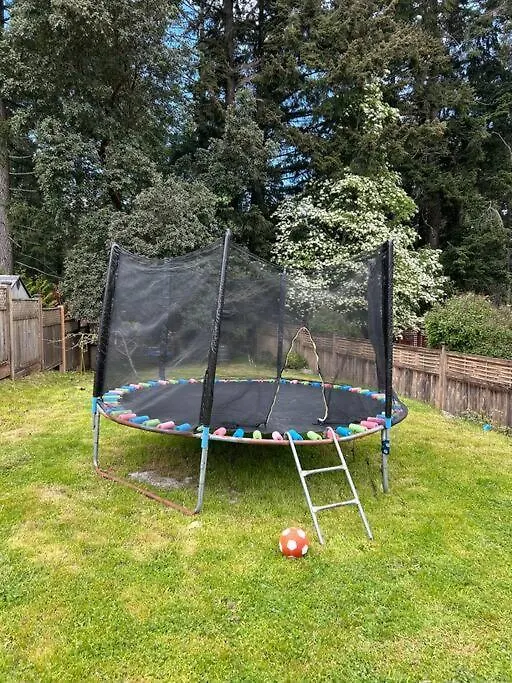 Bright Spacious Entire Home With Kids Backyard Set Victoria