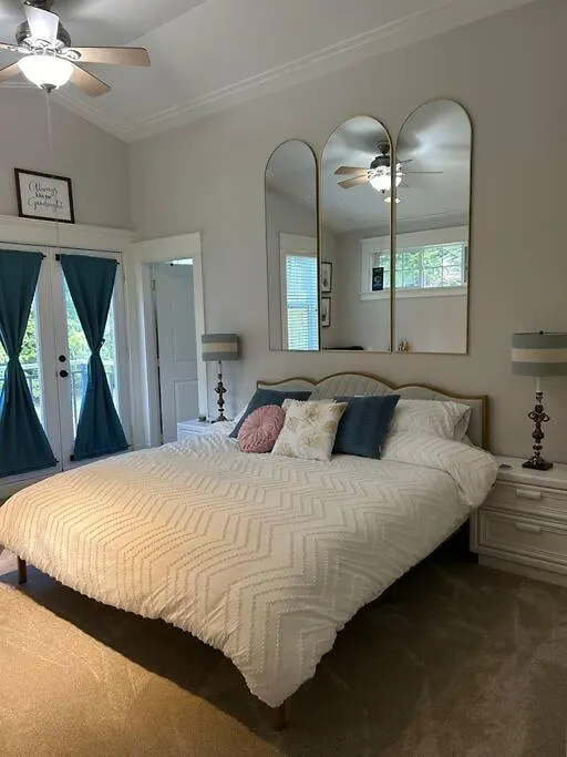 Bright Spacious Entire Home With Kids Backyard Set Victoria Feriehus