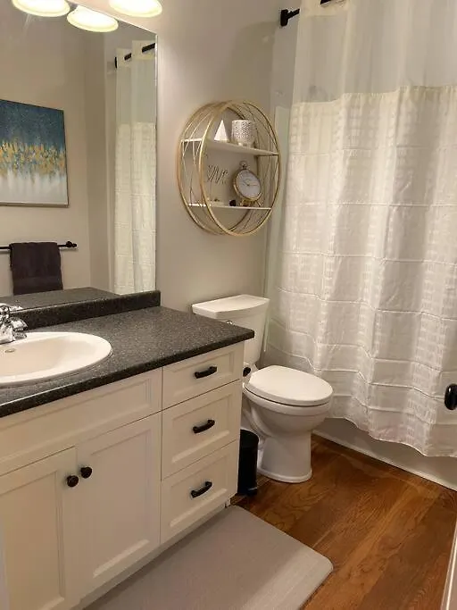 Bright Spacious Entire Home With Kids Backyard Set Victoria Canada