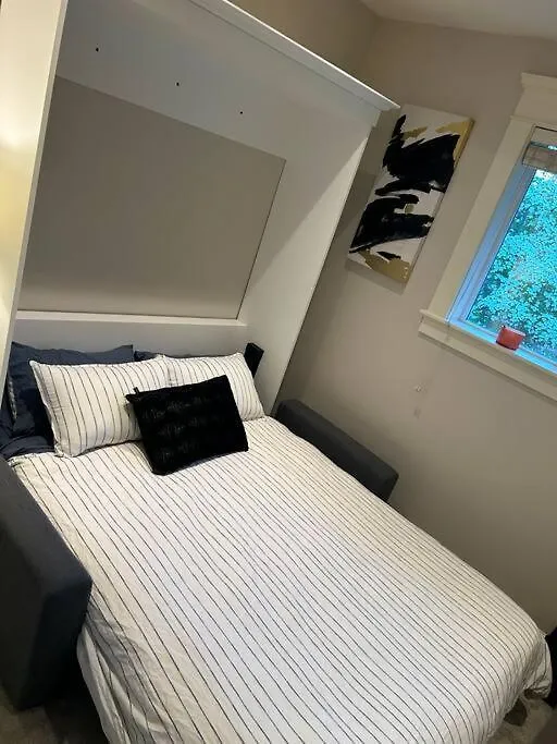 Bright Spacious Entire Home With Kids Backyard Set Victoria