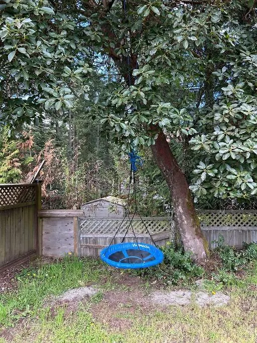 Bright Spacious Entire Home With Kids Backyard Set Victoria 0*,  Canada