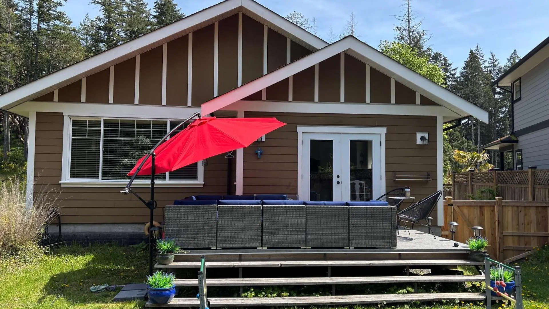 Bright Spacious Entire Home With Kids Backyard Set Victoria 0*,  Canada